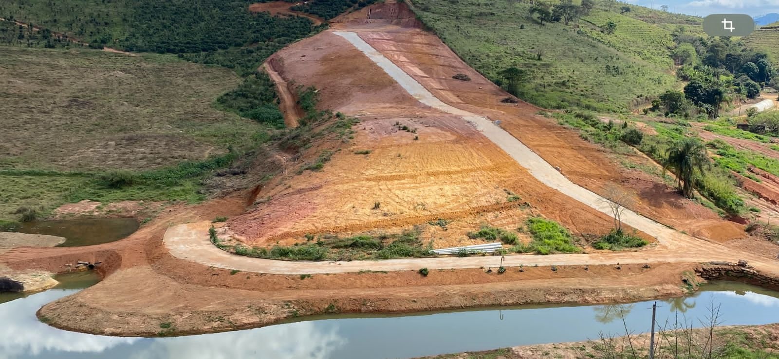 Lago e curvas das vias internas